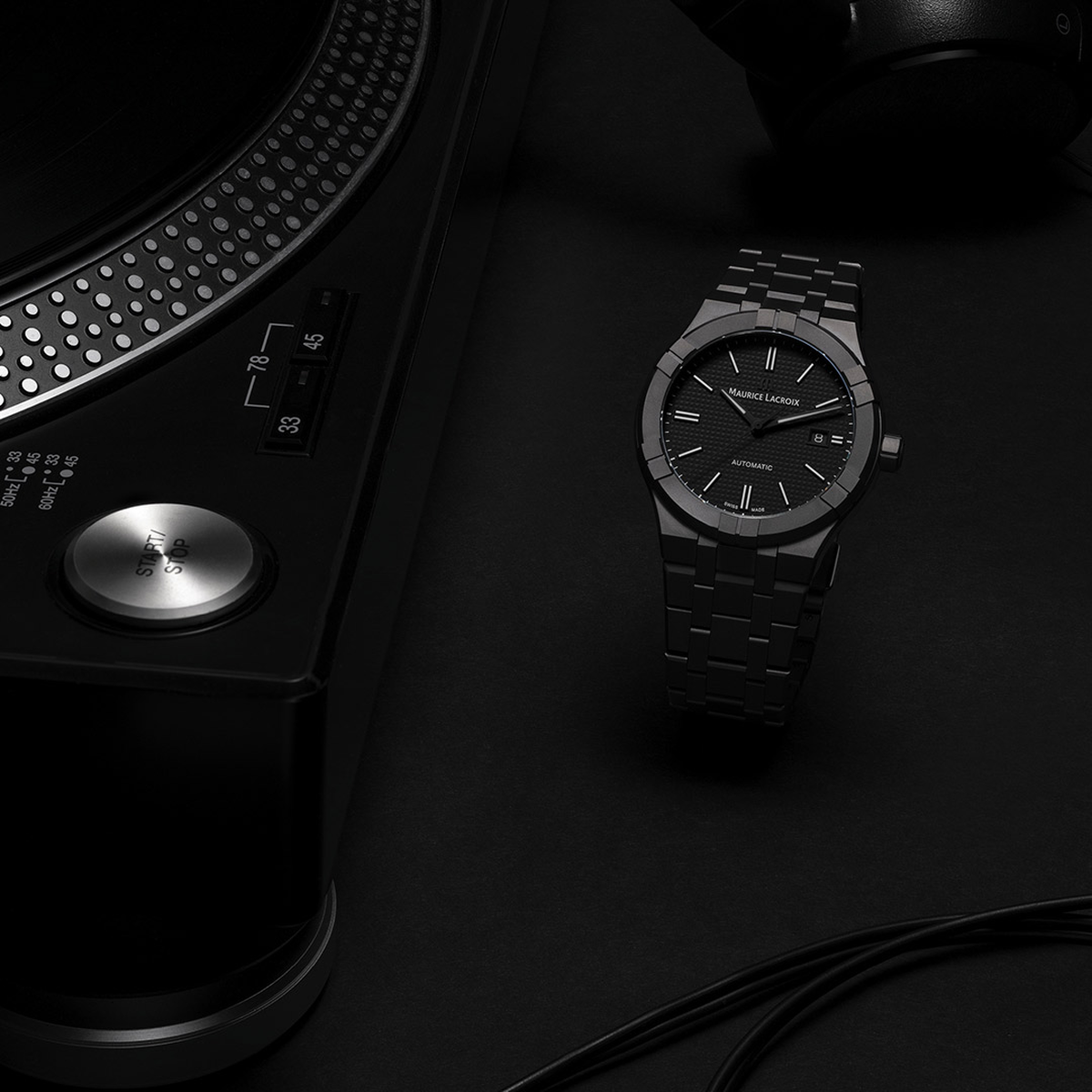 CERAMIC BLACK, BLACK, INDEX BLACK AIKON AUTOMATIC CERAMIC 42MM