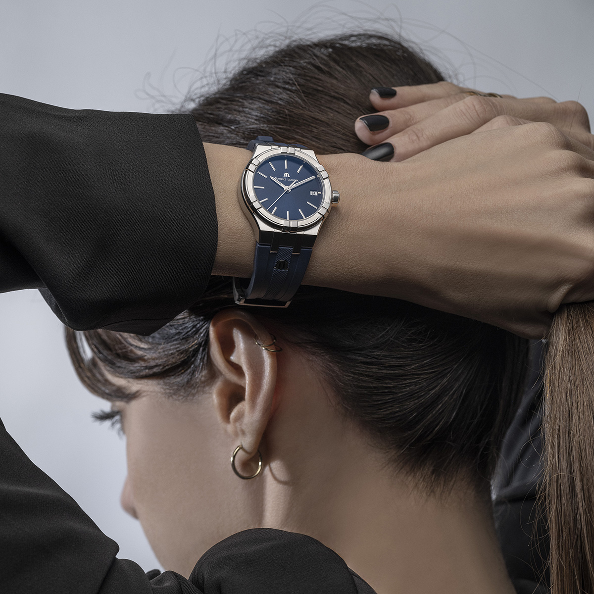 STEEL, BLUE, INDEX RHODIED AIKON QUARTZ DATE 35MM