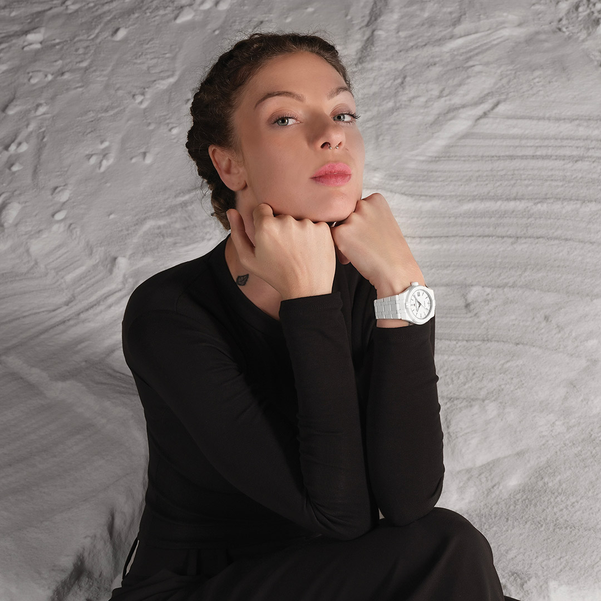 CERAMIC WHITE, WHITE, INDEX RHODIED AIKON AUTOMATIC CERAMIC 39MM